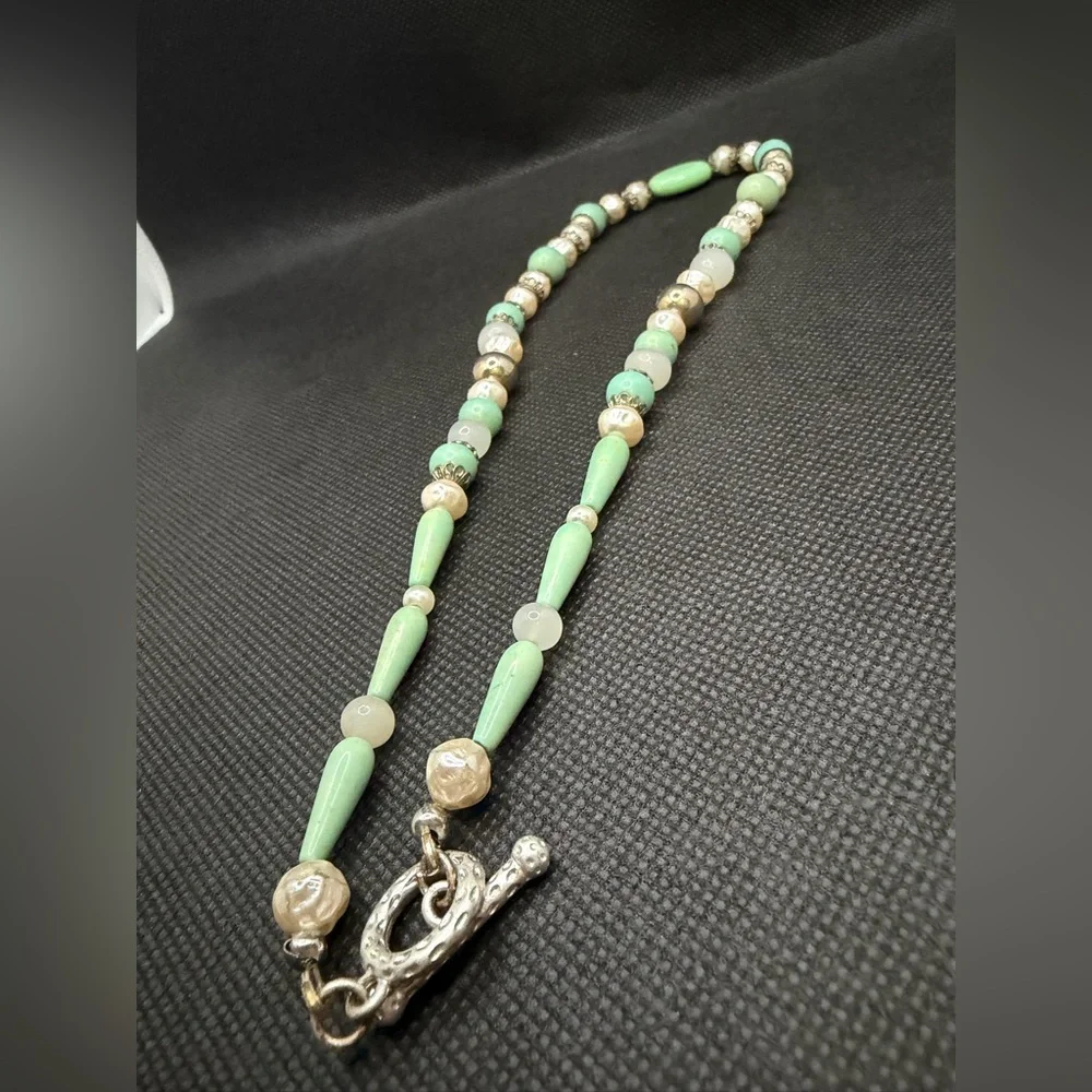 Vintage Style Green Aventurine, Gold, and Pearl beaded Necklace - Picture 8 of 8